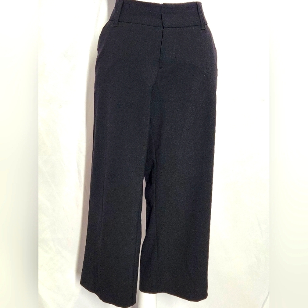 Daisy Fuentes brand size 10 black capri slacks